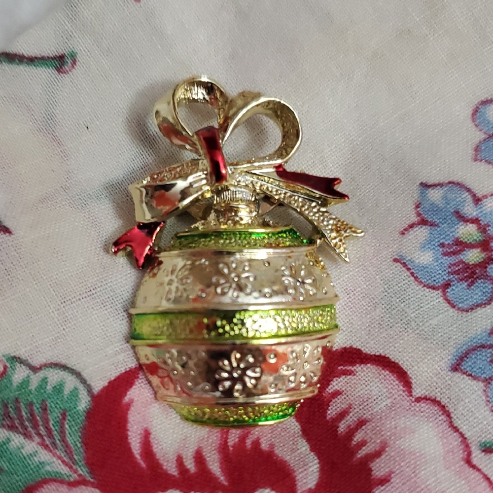 Gerry's Gold Tone and Green Ornament Brooch